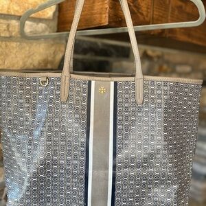 Tory Burch French Gray Gemini Link Tote Bag